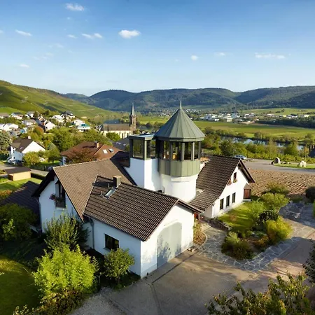 Weingut & Gaestehaus Schumann Apartment Lieser